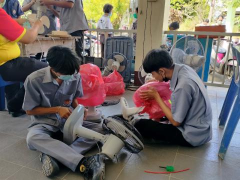 โครงการพัฒนารูปแบบและยกระดับศูนย์ซ่อมสร้างเพื่อชุมชน (Fix It Cen